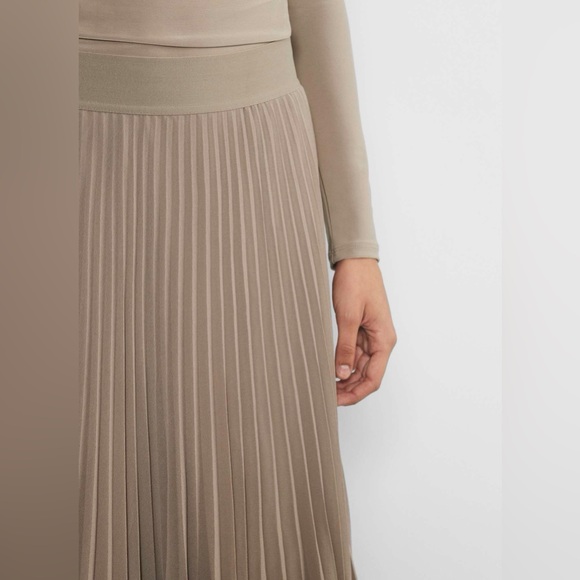 ARITZIA WILFRED Twirl Pleated Skirt - Picture 6 of 12